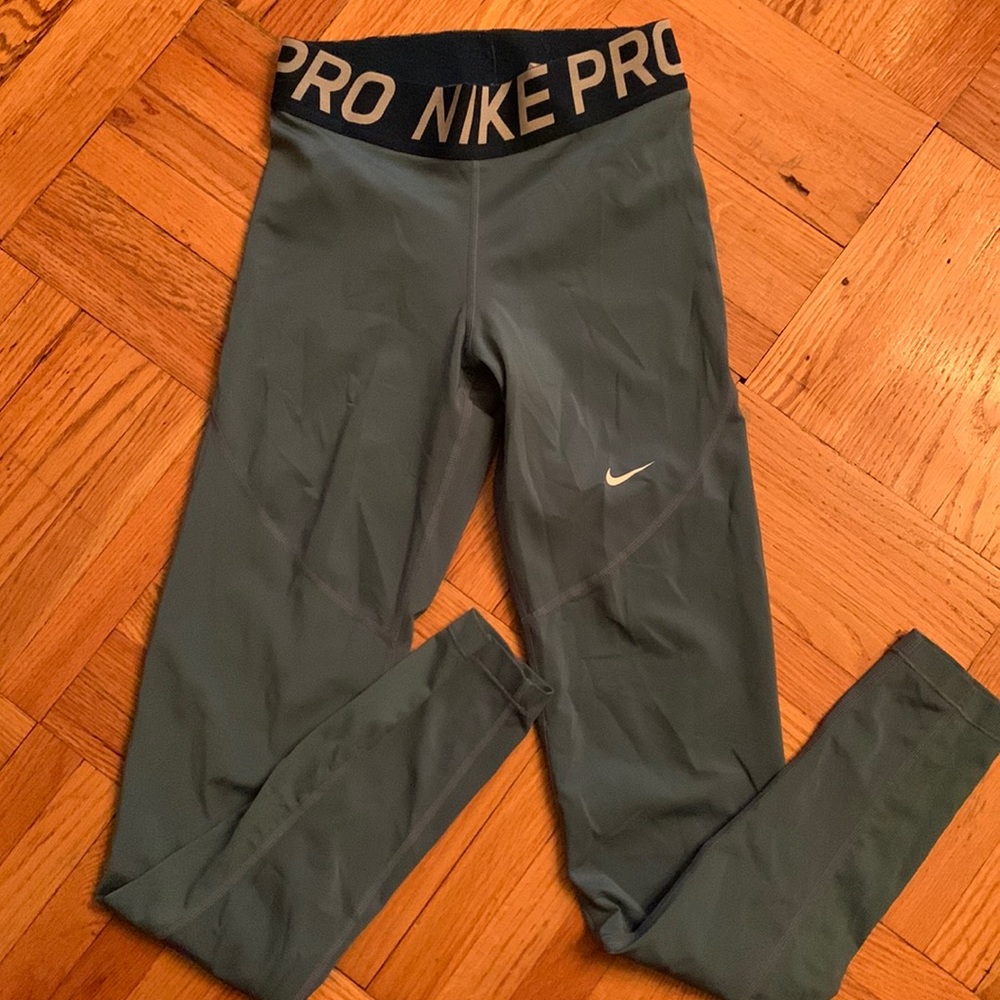 Nike workout leggings size small